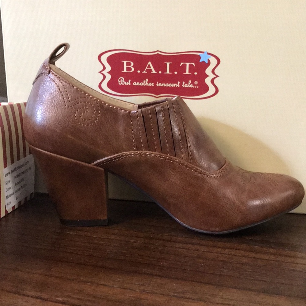 ModCloth B.A.I.T footwear brown ankle books